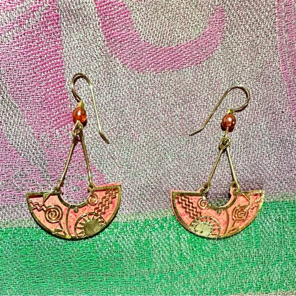 80’s enamel dangle earrings with sun detail in peach color
